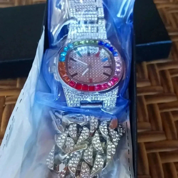 Rhinestone Decor Round Quartz Watch &  Bracelet...NWT - Picture 7 of 7